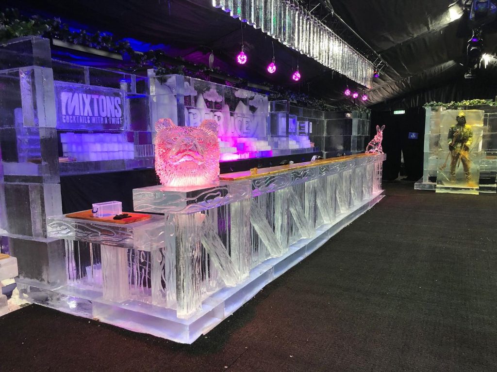 #BarIce on your visit to @hydeparkwinterwonderland to enjoy some of @mixtons fruity cocktails